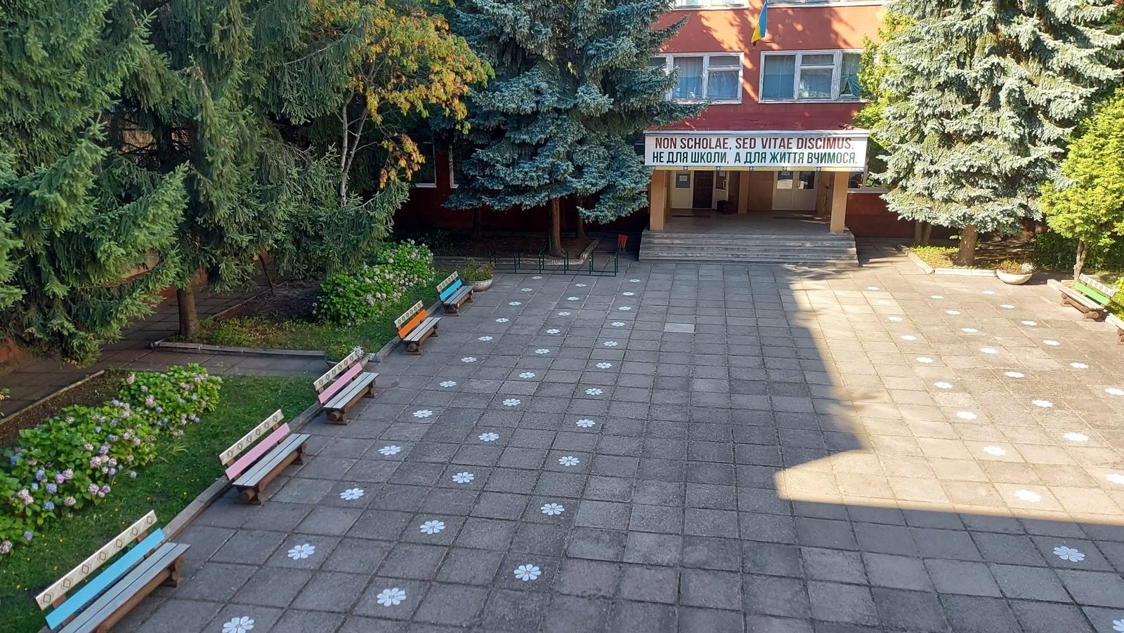 Фото — Ліцей ім.В.Симоненка ЛМР
