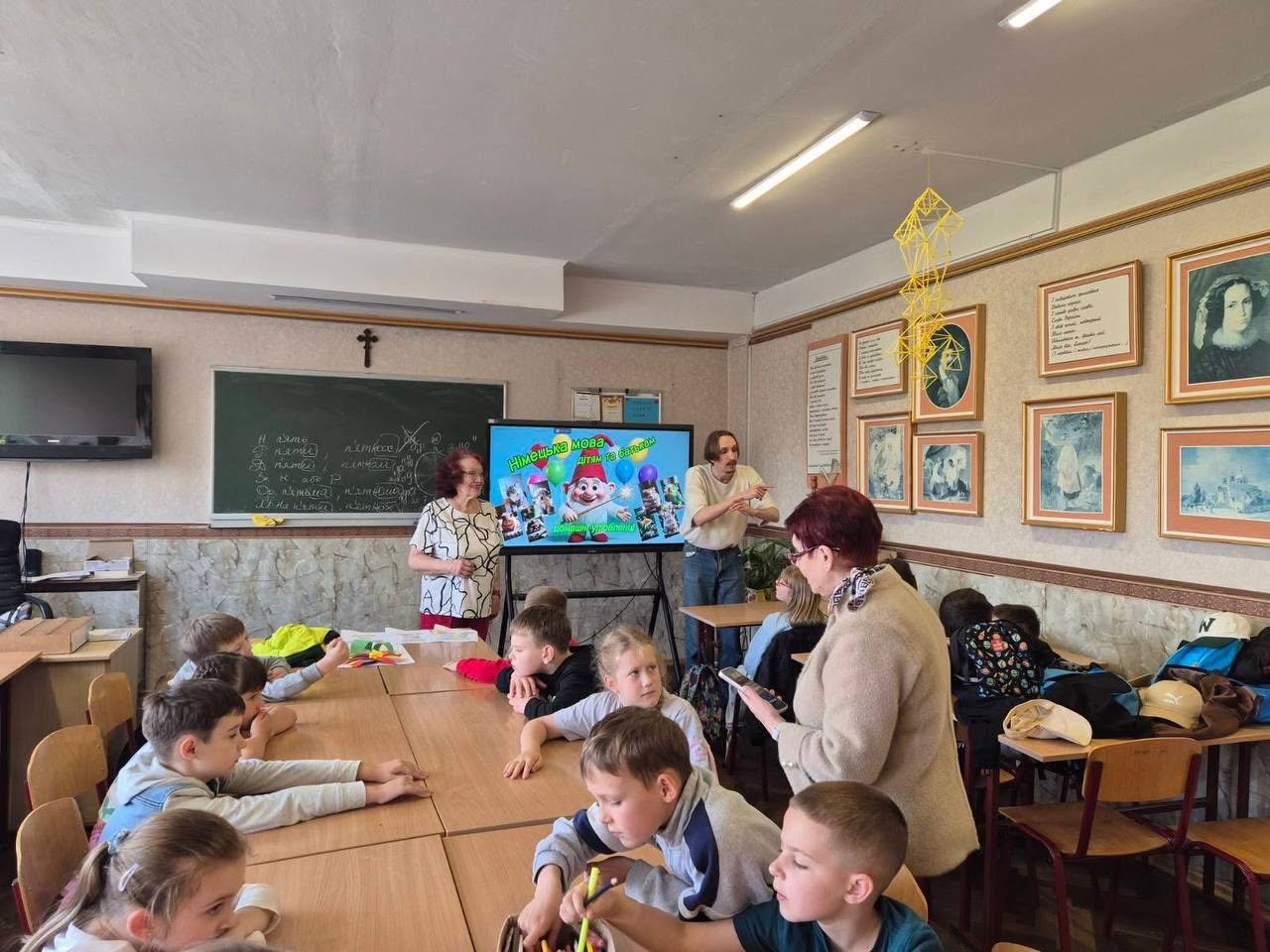 Фото — Ліцей ім.В.Симоненка ЛМР