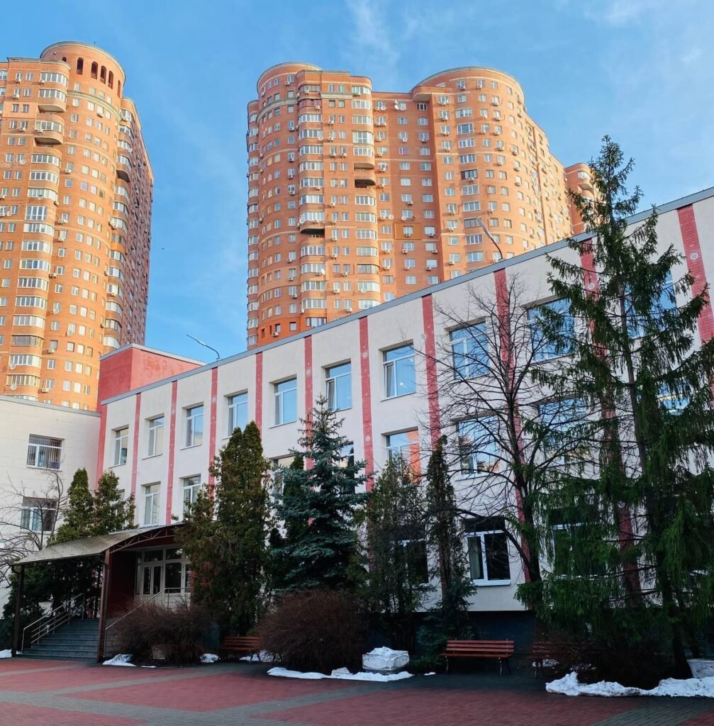 Фото — Ліцей "Наукова зміна" Дарницького району м. Києва